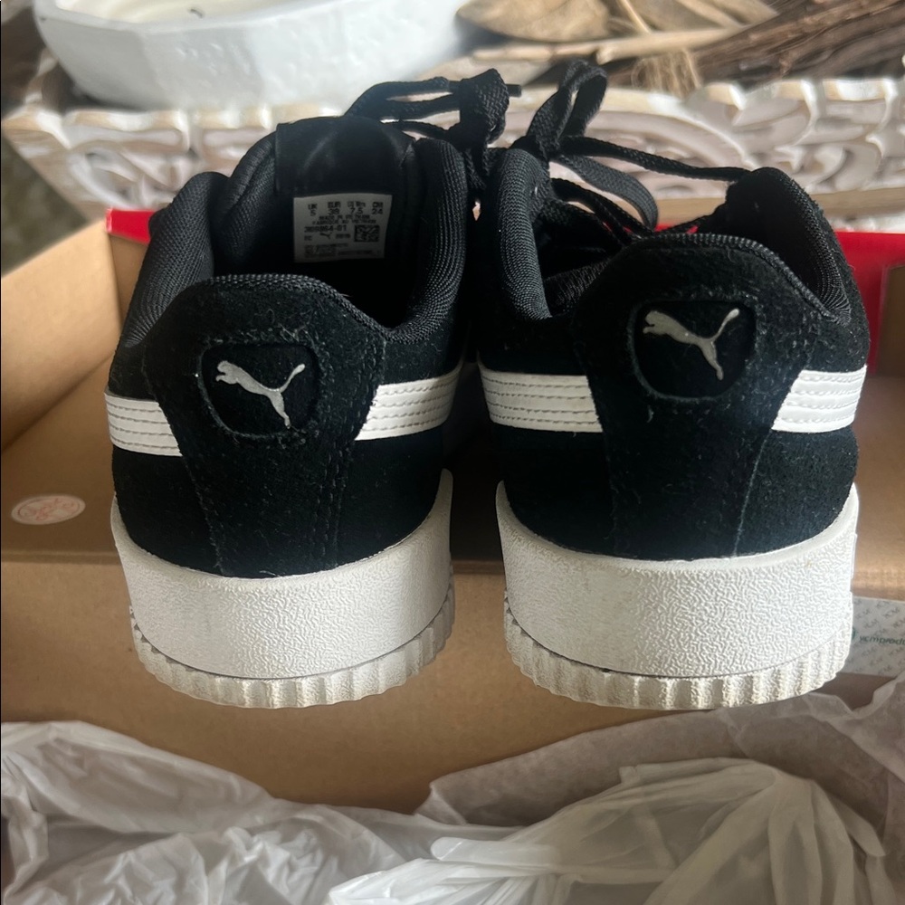Puma carina women’s  Black and White Sneakers size 7 1/2 - Picture 6 of 14